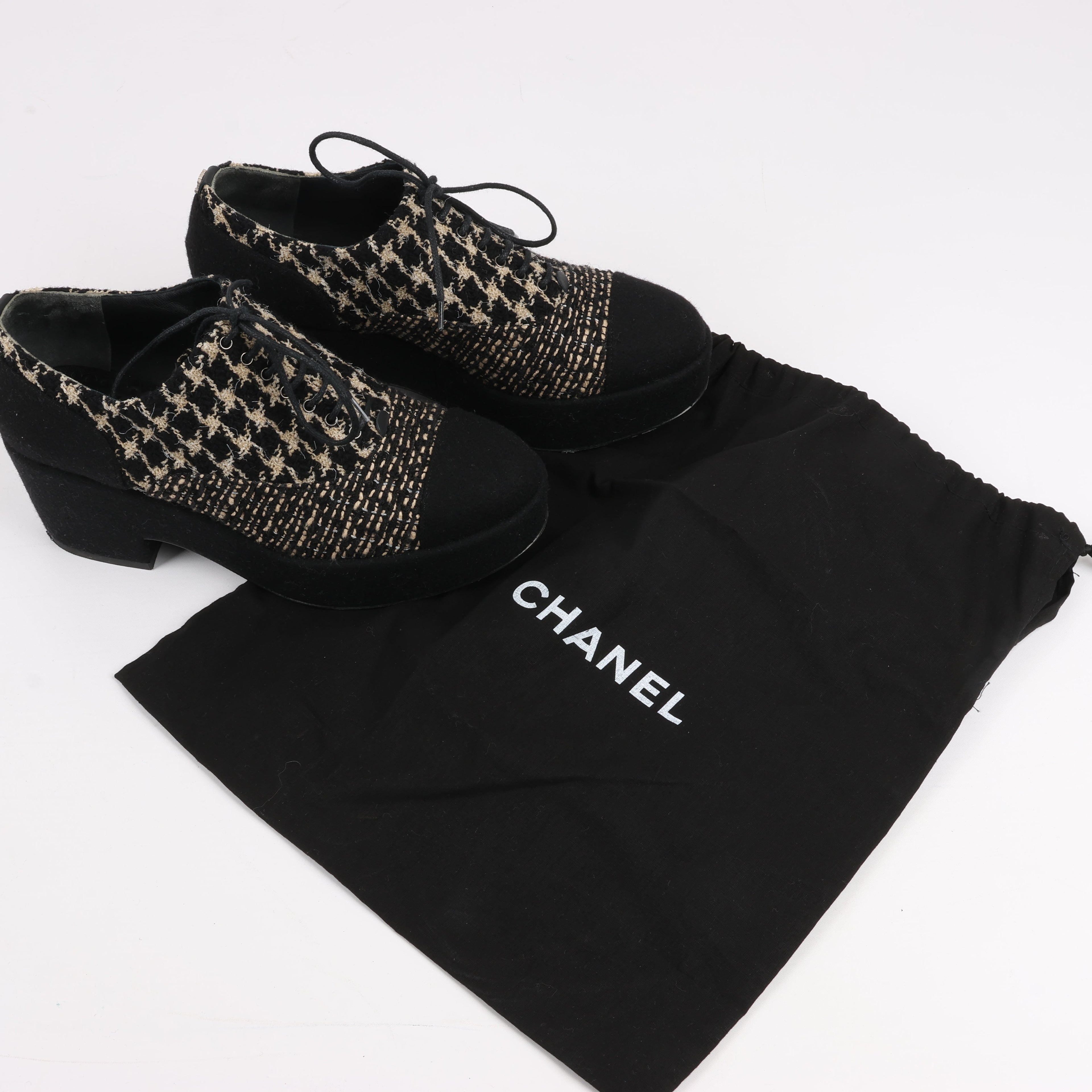 CHANEL Coco Tweed Felt Mark Leather x Fabric Boots G31378 in Black x Beige, Size 37 EU