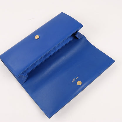 Saint Laurent Paris Pochette Kate Monogramme en cuir lisse bleu Majorelle