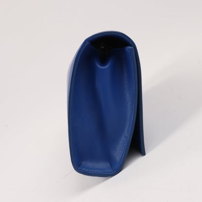 Saint Laurent Paris Pochette Kate Monogramme en cuir lisse bleu Majorelle