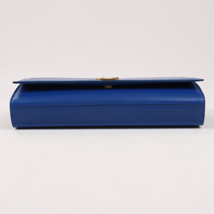 Saint Laurent Paris Pochette Kate Monogramme en cuir lisse bleu Majorelle