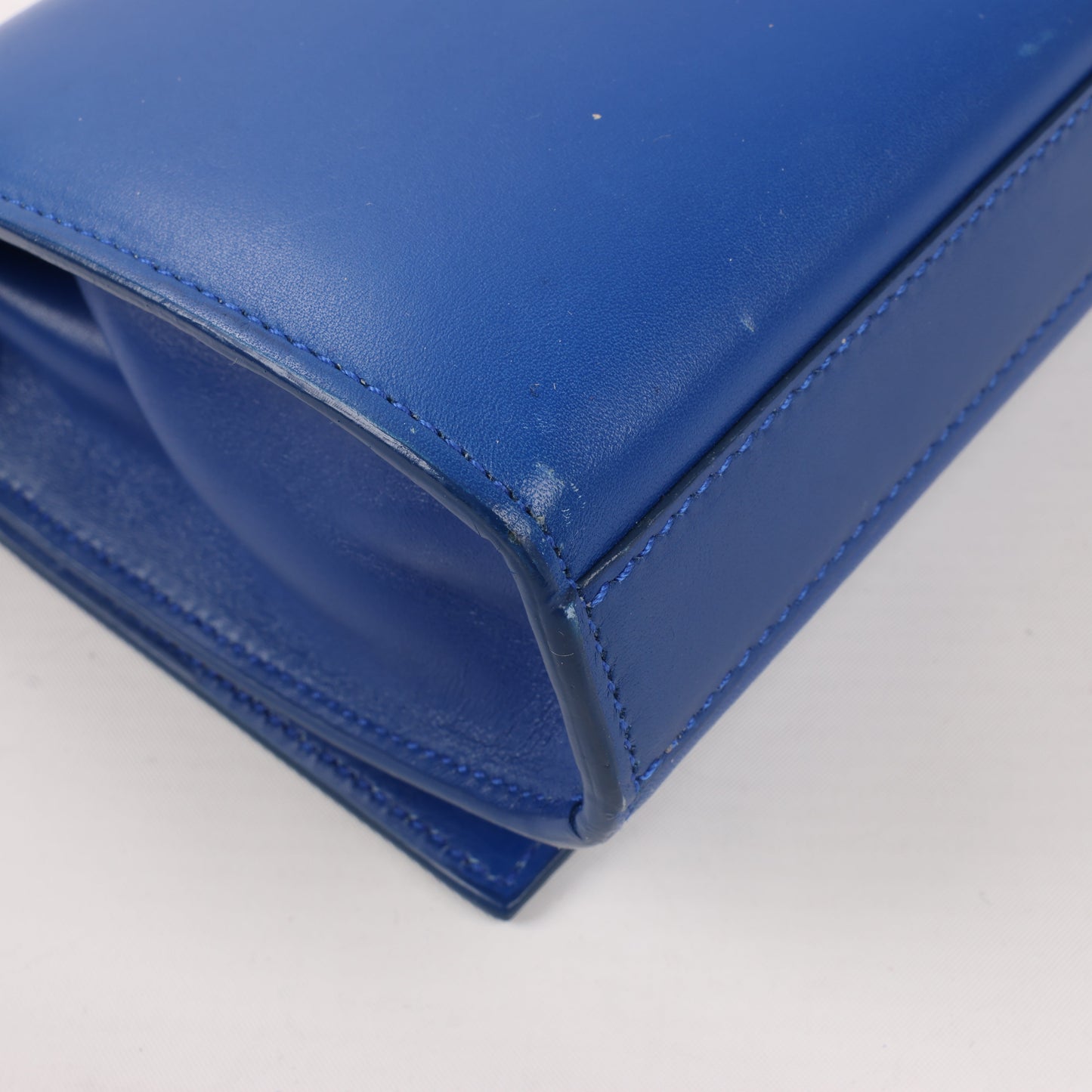 Saint Laurent Paris Pochette Kate Monogramme en cuir lisse bleu Majorelle