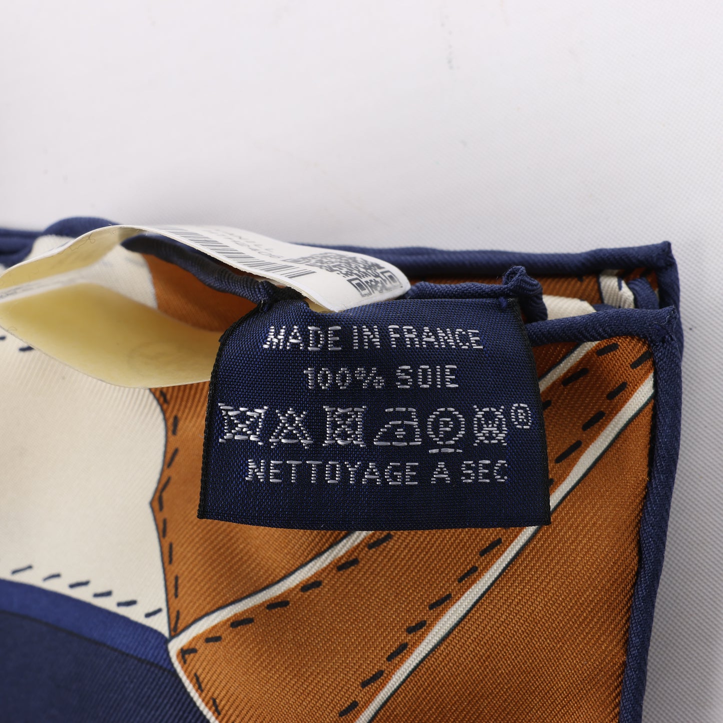 Hermès Carré 90 "BAGAGE A MAIN" Silk Scarf
