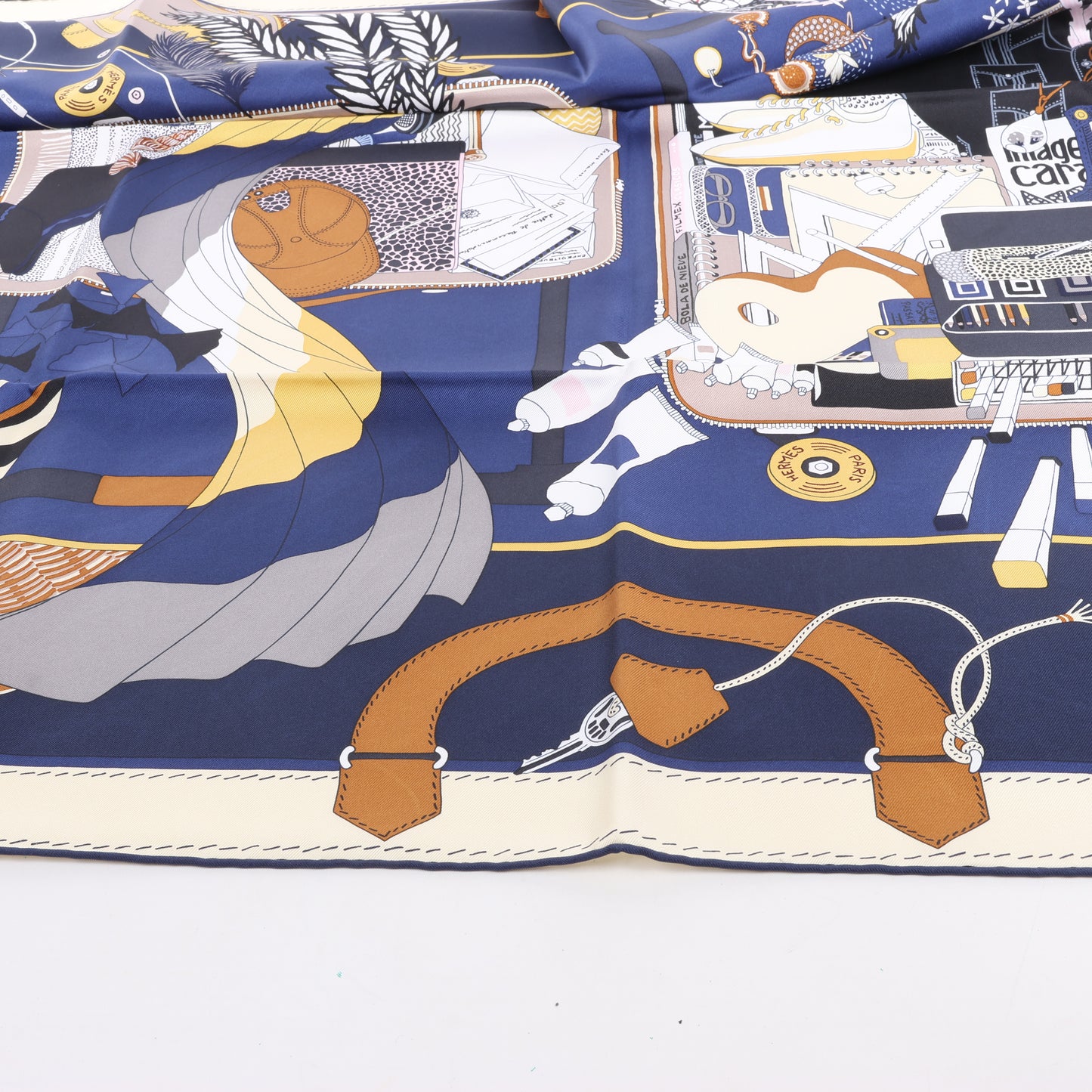 Hermès Carré 90 "BAGAGE A MAIN" Silk Scarf
