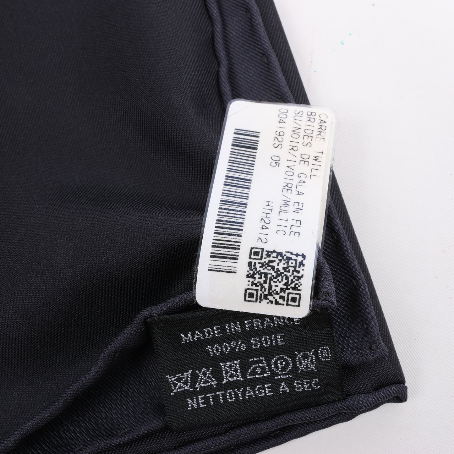 Hermès Carré 90 "BRIDES DE GALA EN FLEUR" Silk Scarf