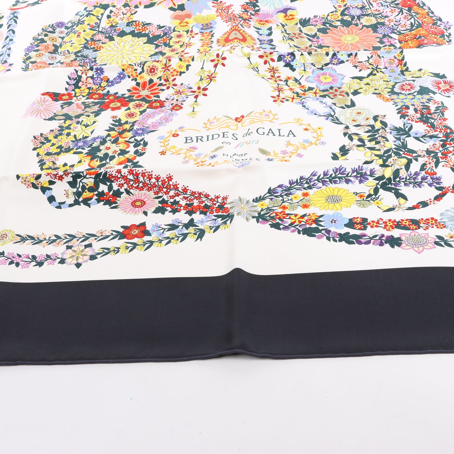 Hermès Carré 90 "BRIDES DE GALA EN FLEUR" Silk Scarf