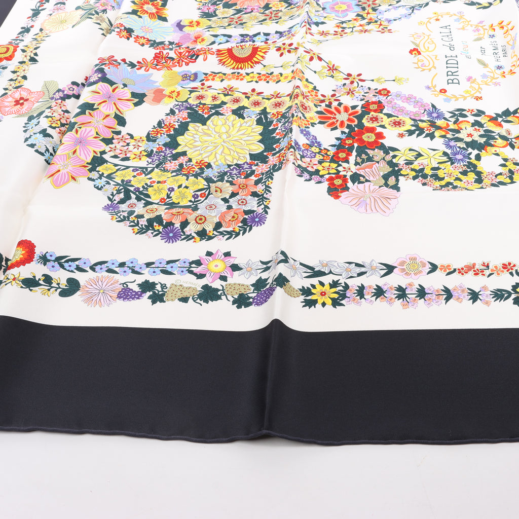 Hermès Carré 90 "BRIDES DE GALA EN FLEUR" Silk Scarf