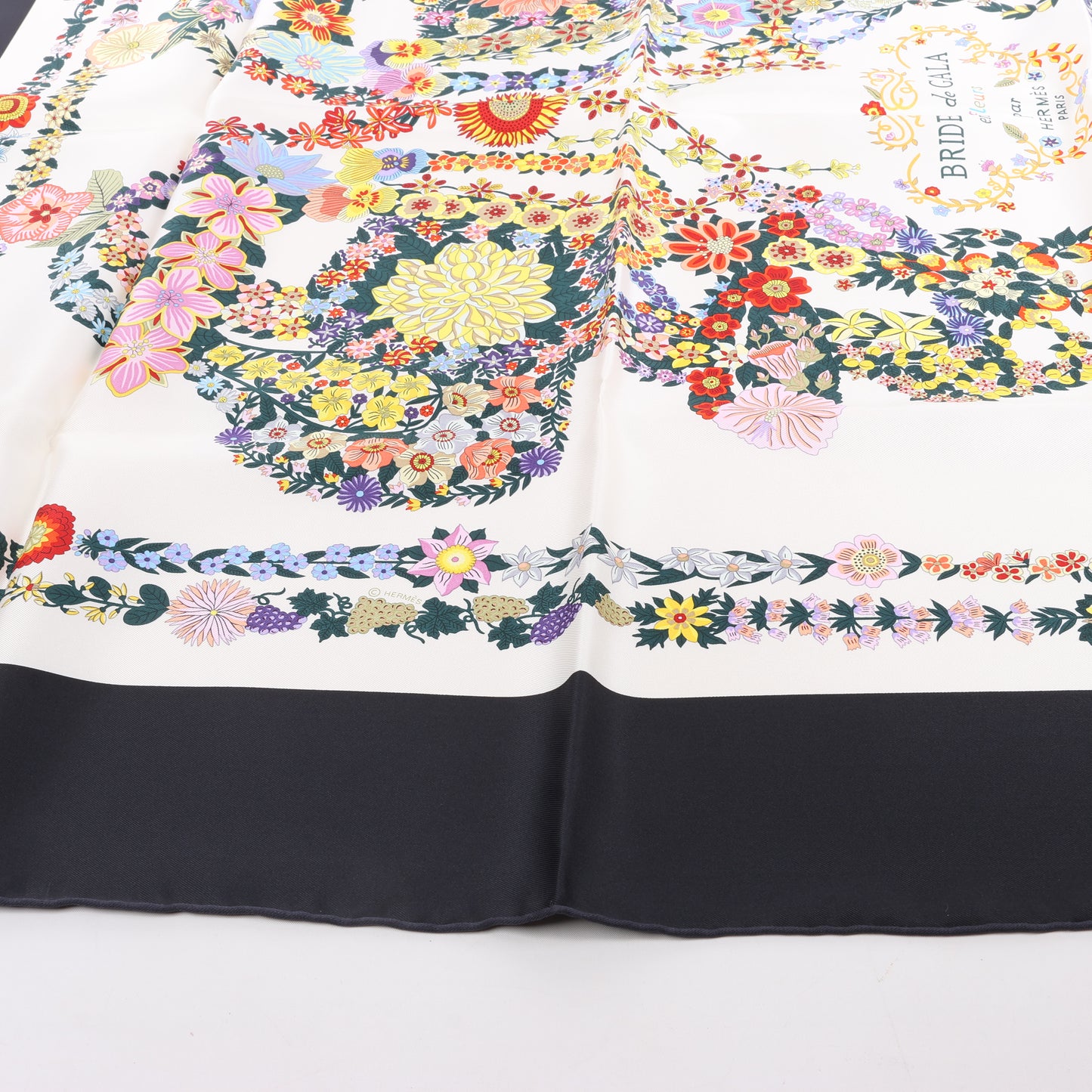 Hermès Carré 90 "BRIDES DE GALA EN FLEUR" Silk Scarf