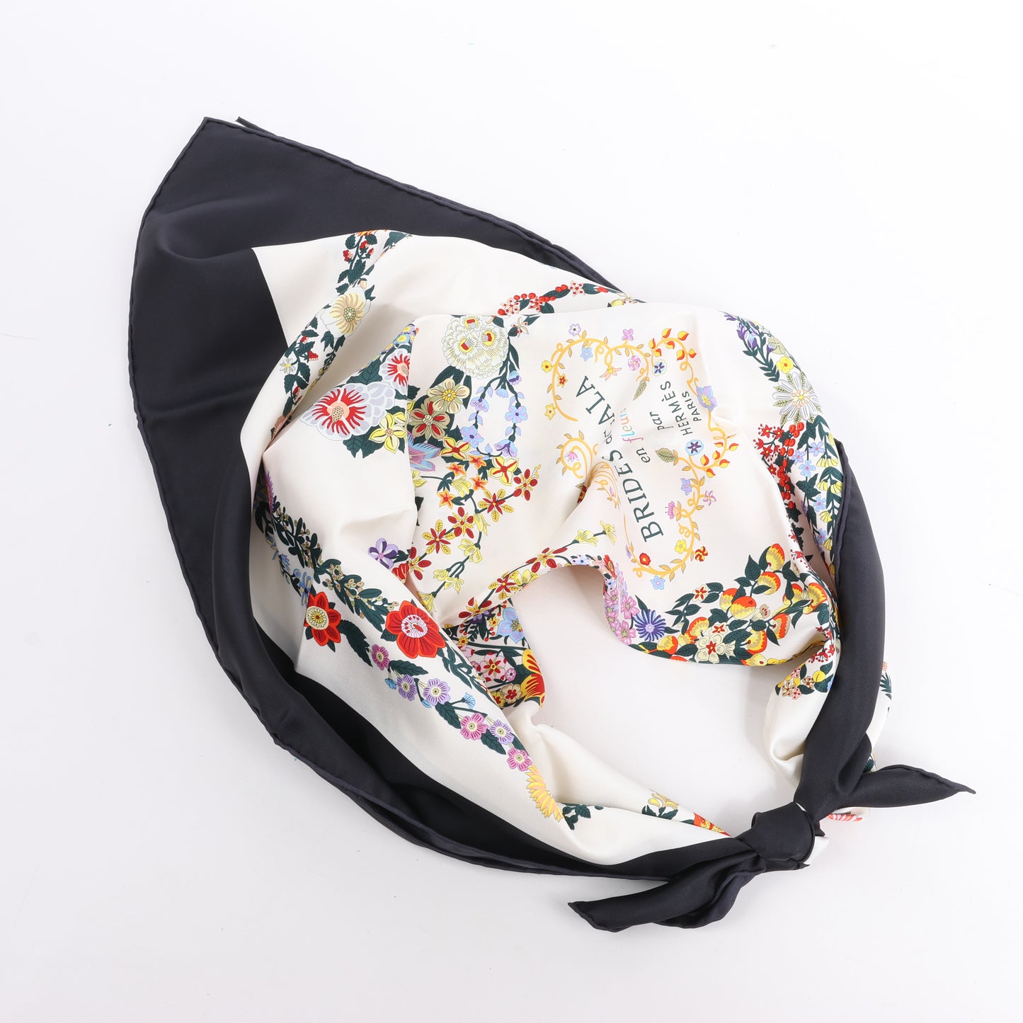 Hermès Carré 90 "BRIDES DE GALA EN FLEUR" Silk Scarf