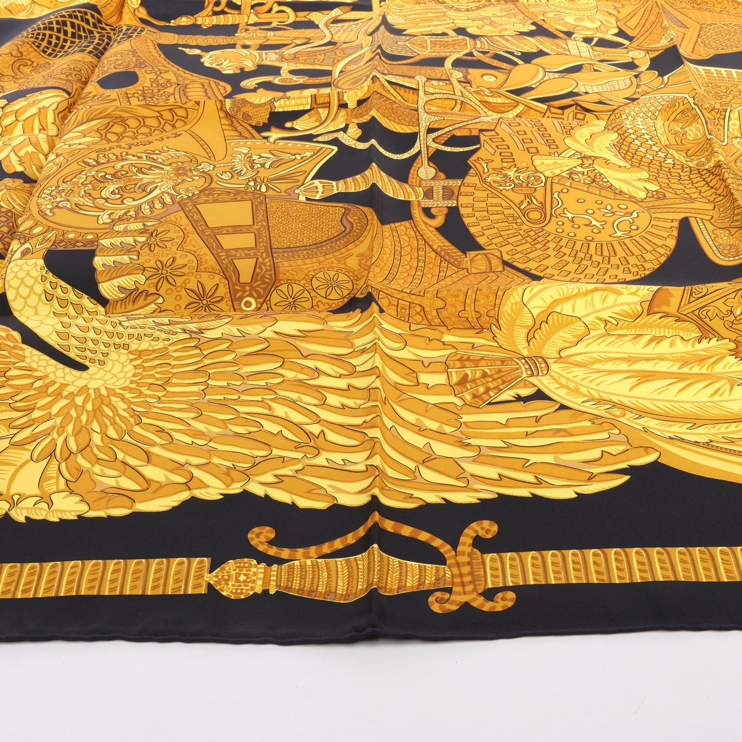 Hermès Carré 90 "ARMETS en PANACHE" Silk Scarf