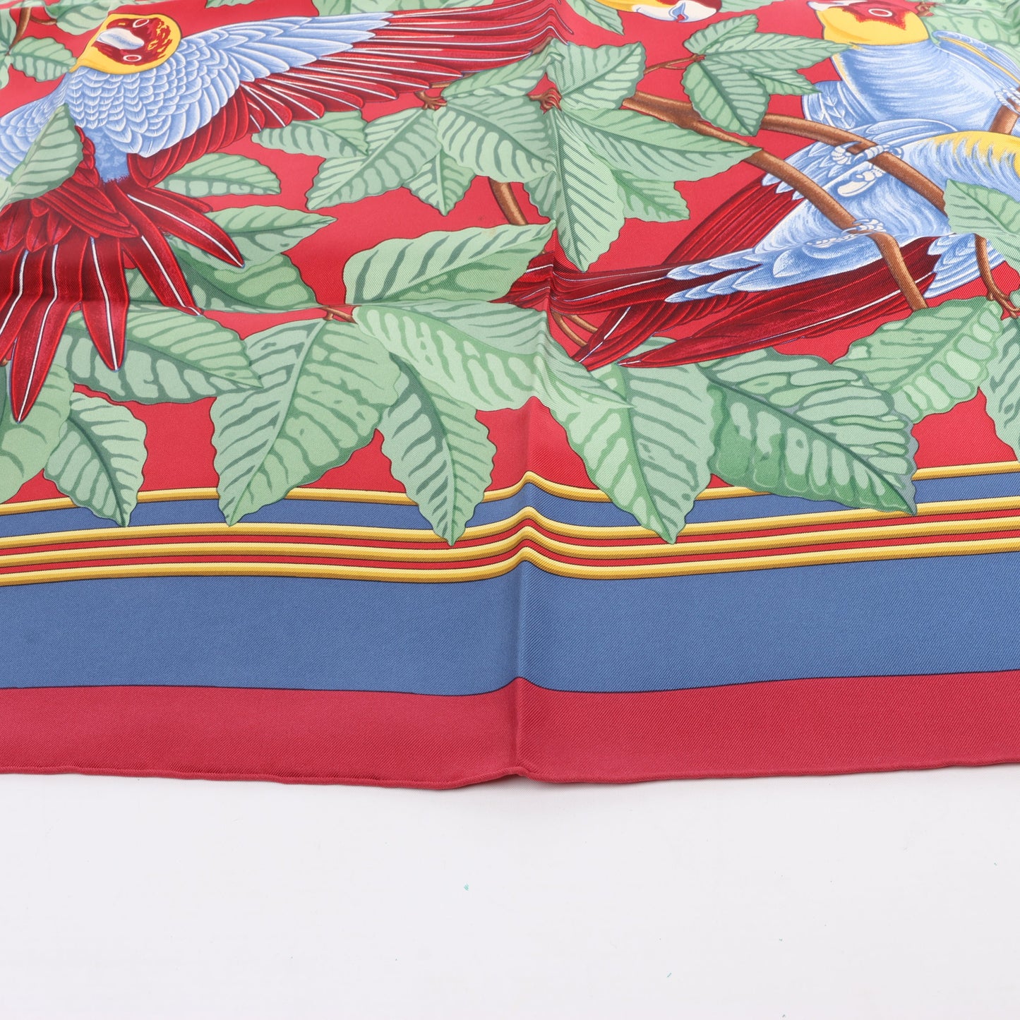 Hermès Carré 90 "LES PERROQUETS" Silk handkerchief in Burgundy