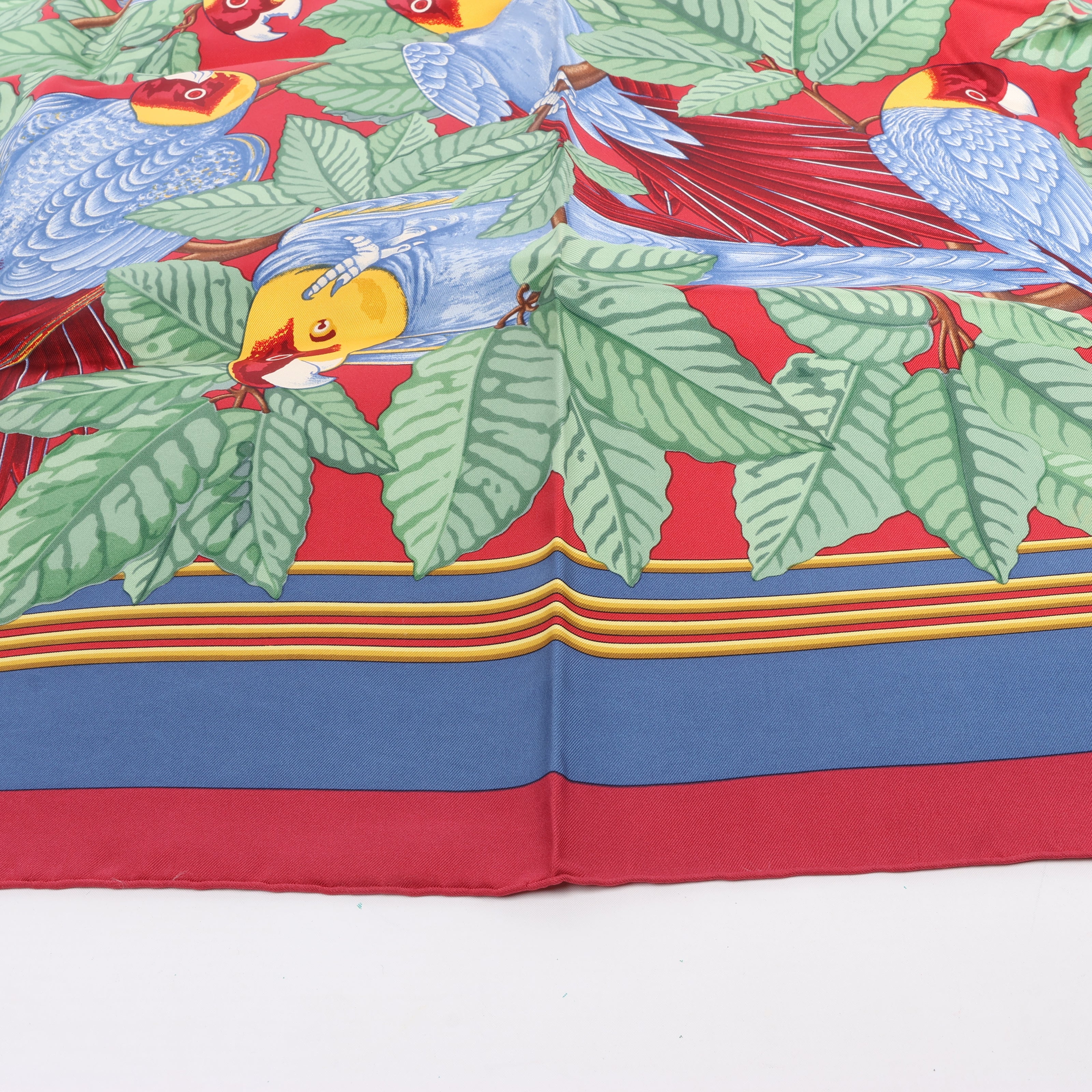 Hermès Carré 90 "LES PERROQUETS" Silk handkerchief in Burgundy