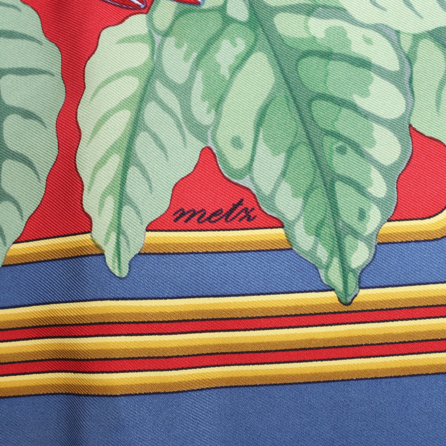 Hermès Carré 90 "LES PERROQUETS" Silk handkerchief in Burgundy