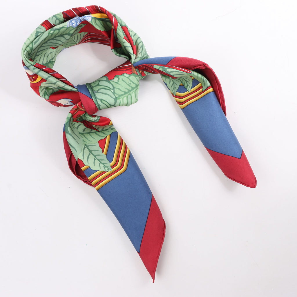 Hermès Carré 90 "LES PERROQUETS" Silk handkerchief in Burgundy