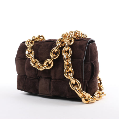 Bottega Veneta Bolso de hombro acolchado con cadena Cassette Maxi Intrecciato de ante en marrón