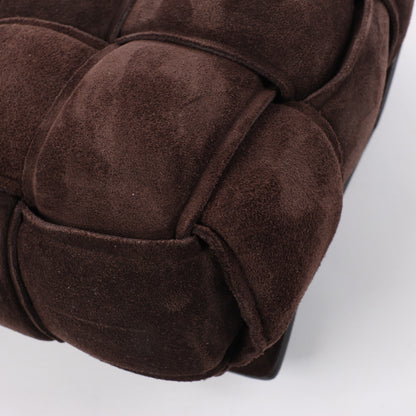 Bottega Veneta Sac à bandoulière en daim Intrecciato Maxi Cassette à chaîne rembourrée en marron