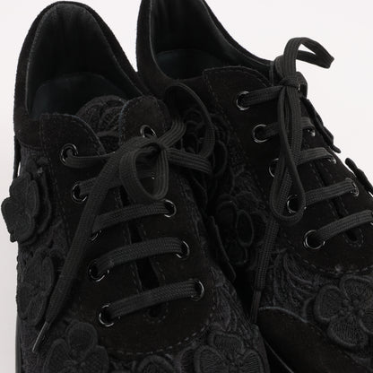 Baskets CHANEL Camelia Lace x Suede en noir G34815, pointure 37