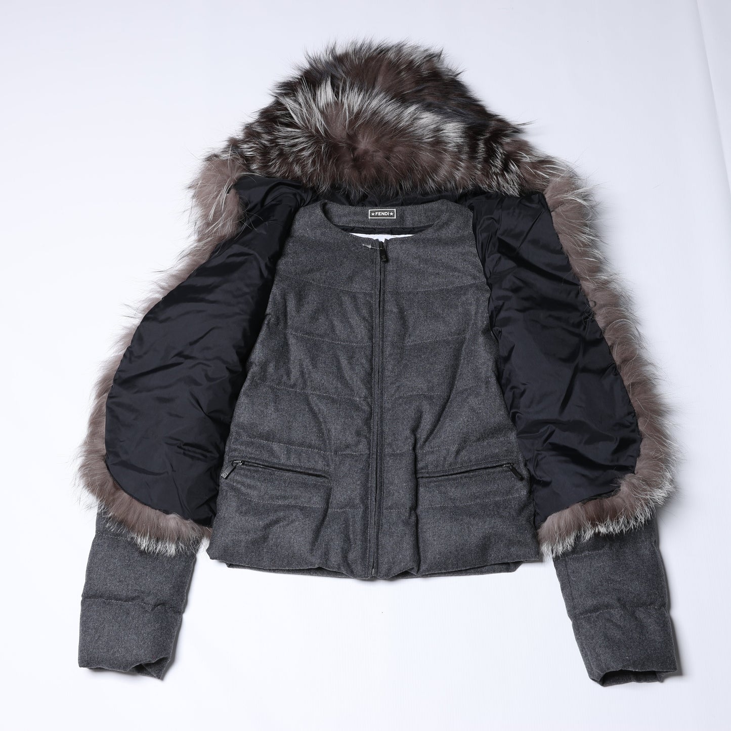 Fendi Pufferjacke aus Wollmischung mit Pelzbesatz, Größe 40