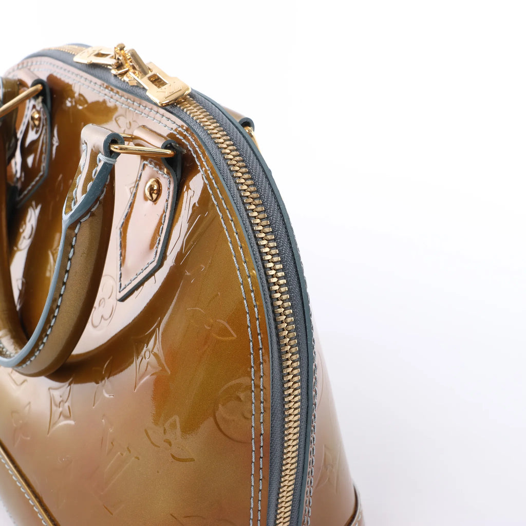 Bolso de mano Louis Vuitton Alma BB Monogram Vernis 2Way en dorado M91677