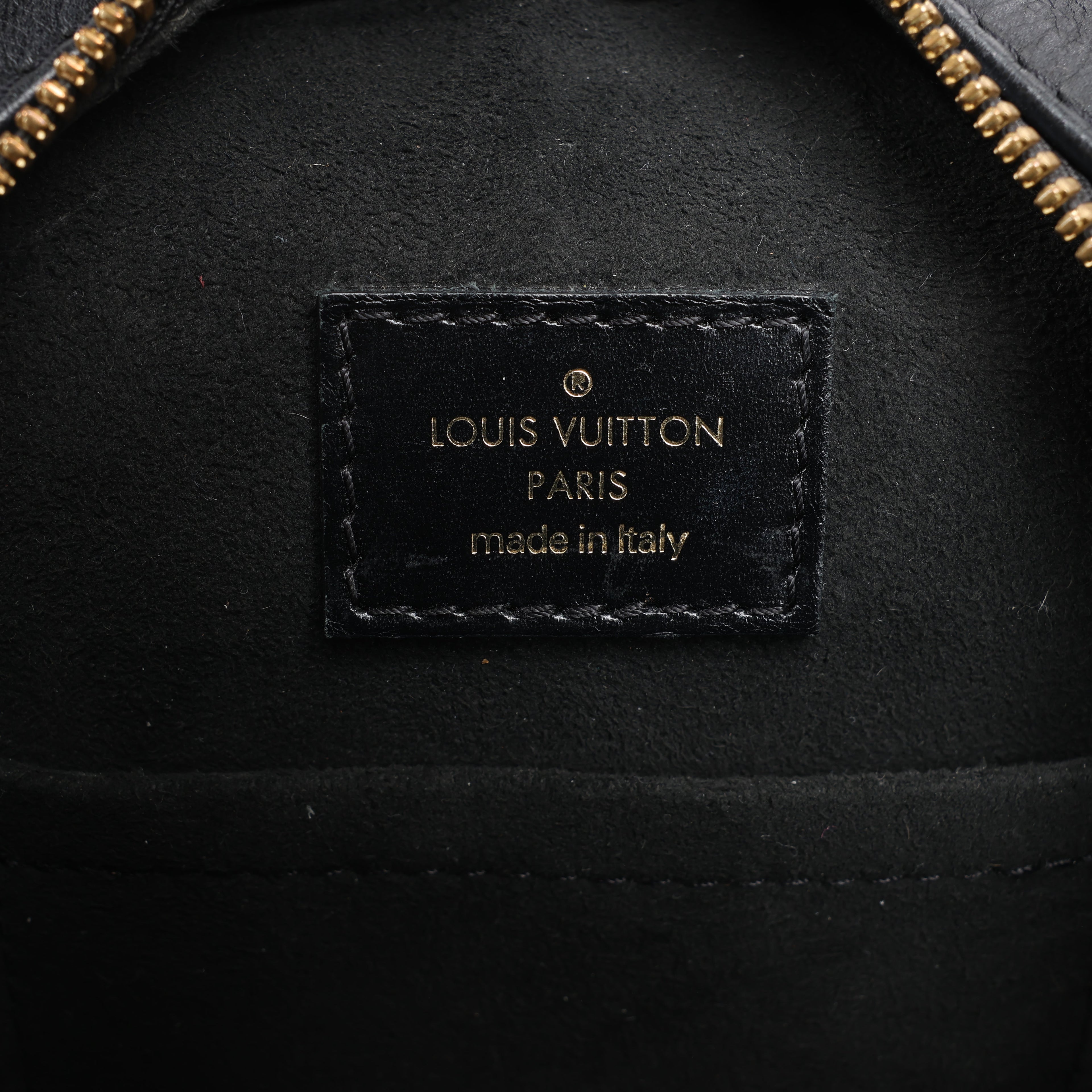 Louis Vuitton Boite Chapeau Souple Vernis Leather Crossbody Bag in Black M53999
