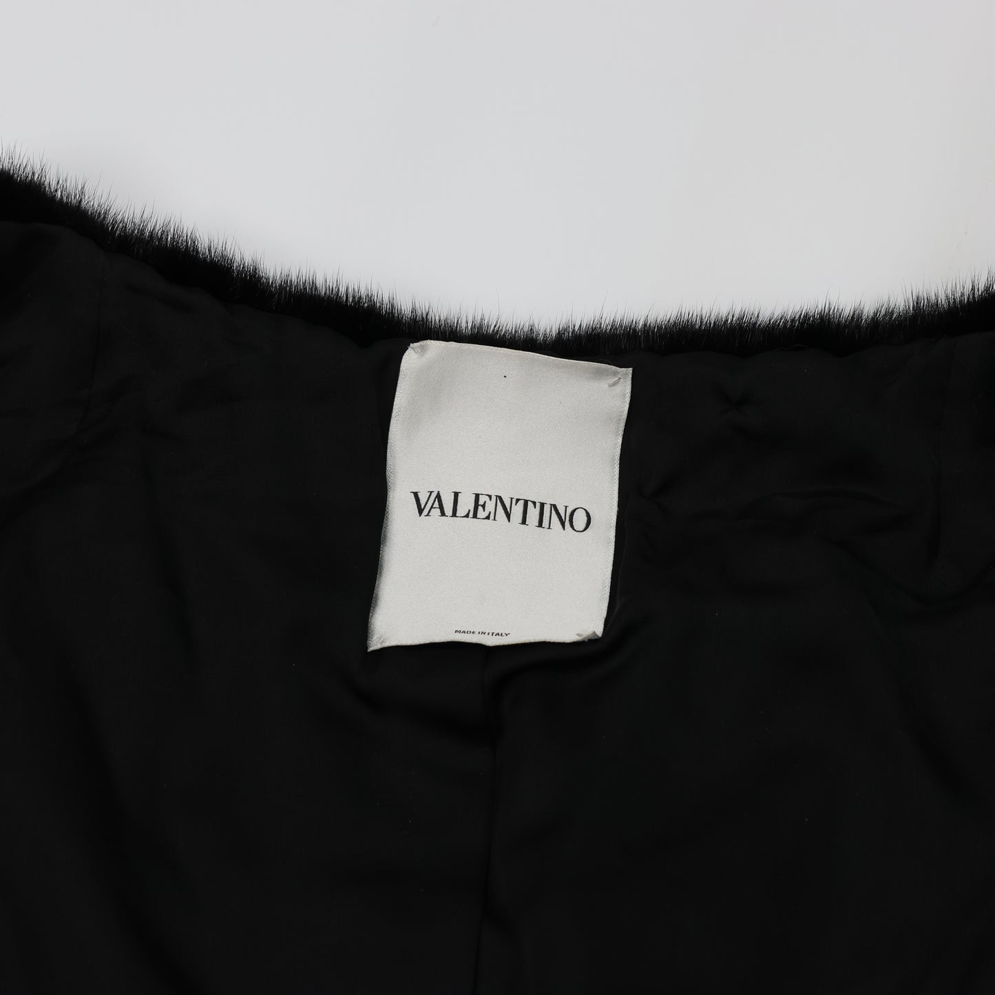 Valentino Schwarzes Nerzpelz-Capelet mit Kristallverzierungen - Elegante Abendgarderobe
