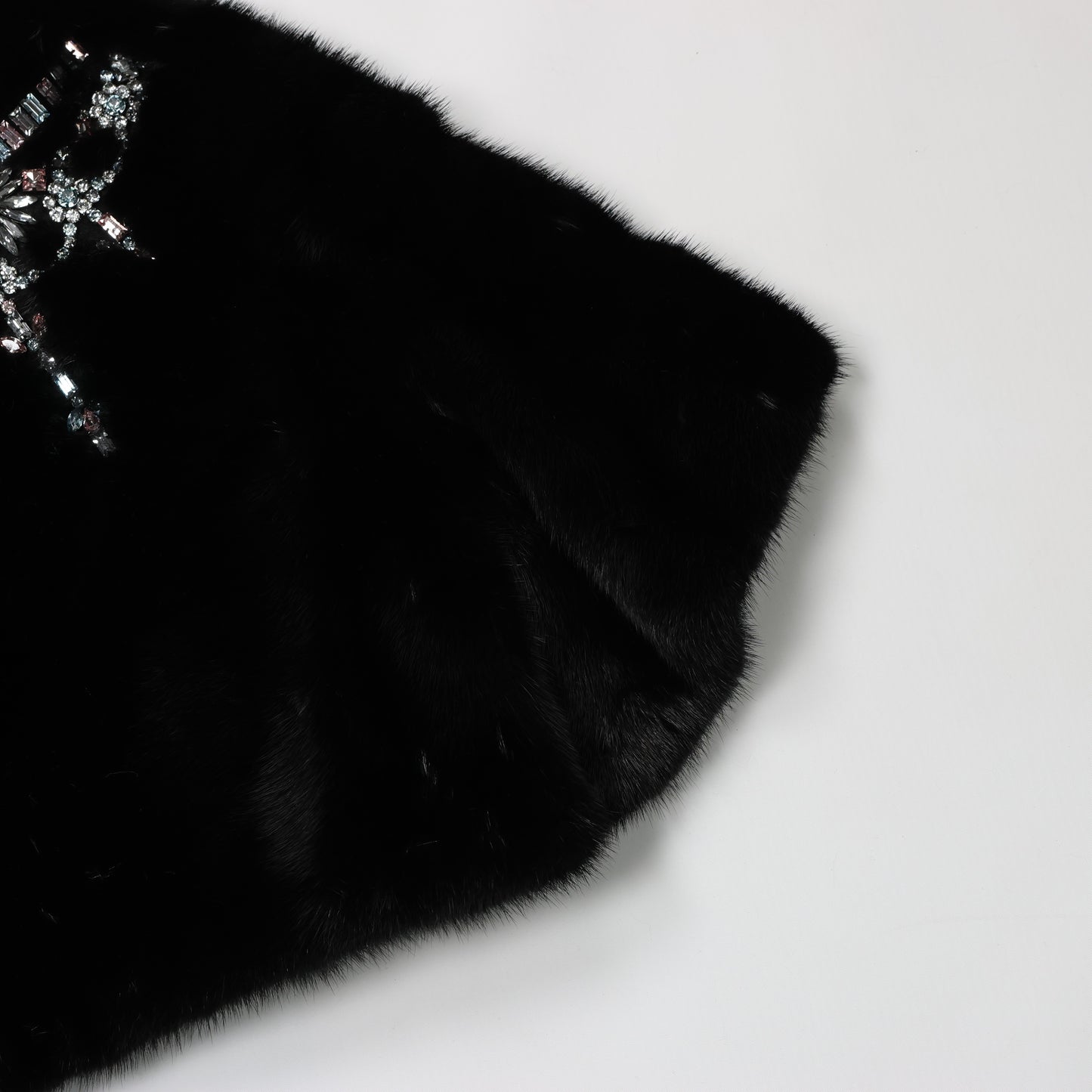 Valentino Schwarzes Nerzpelz-Capelet mit Kristallverzierungen - Elegante Abendgarderobe