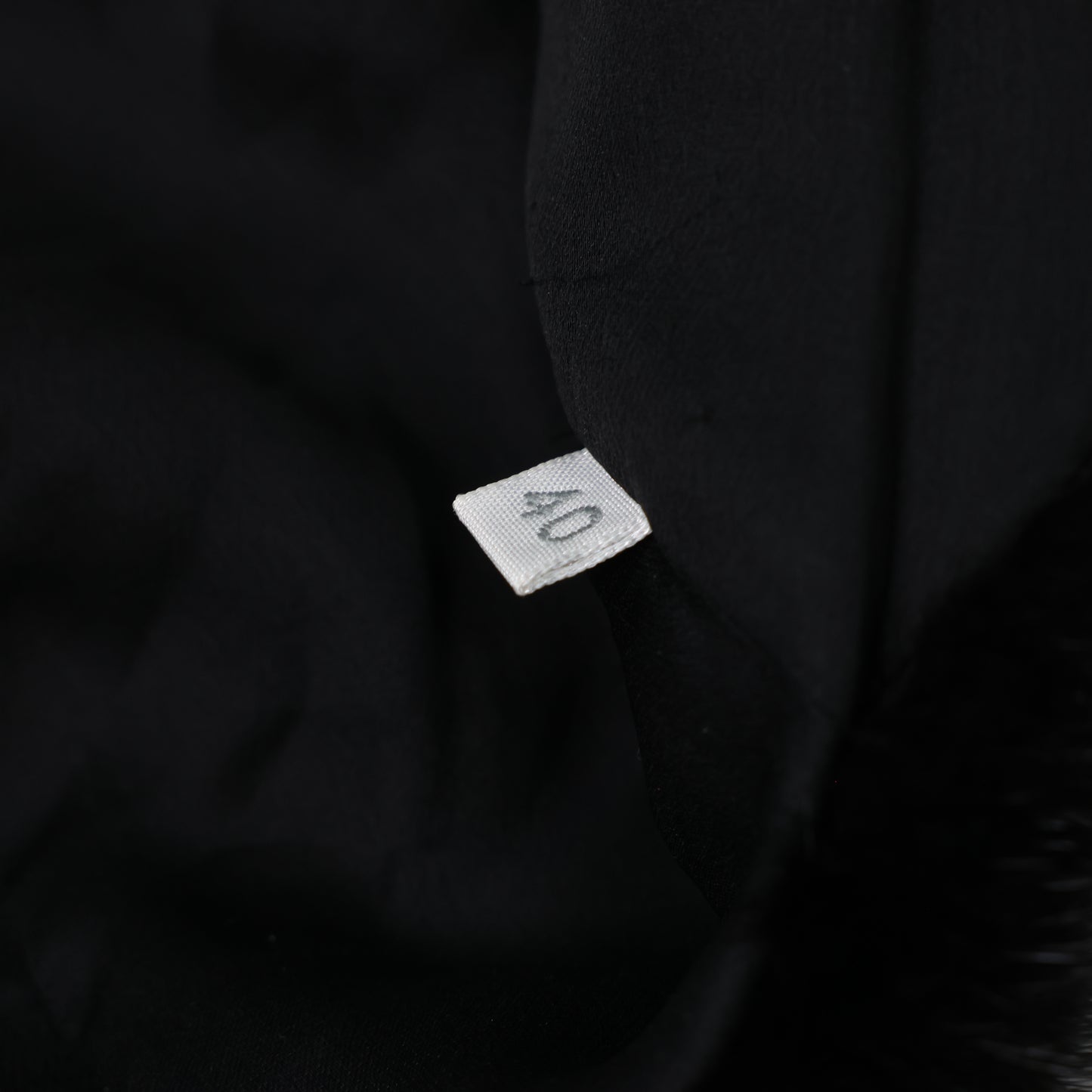 Valentino Schwarzes Nerzpelz-Capelet mit Kristallverzierungen - Elegante Abendgarderobe