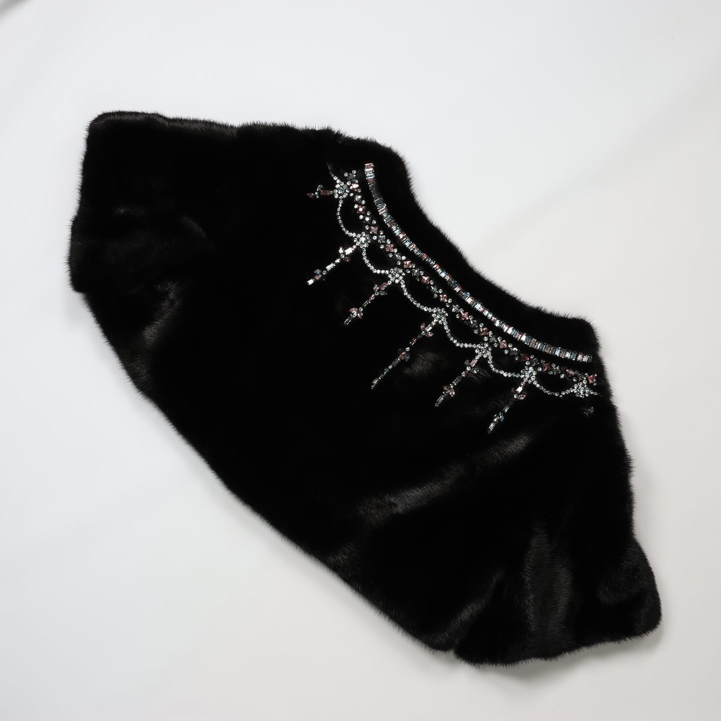 Valentino Schwarzes Nerzpelz-Capelet mit Kristallverzierungen - Elegante Abendgarderobe