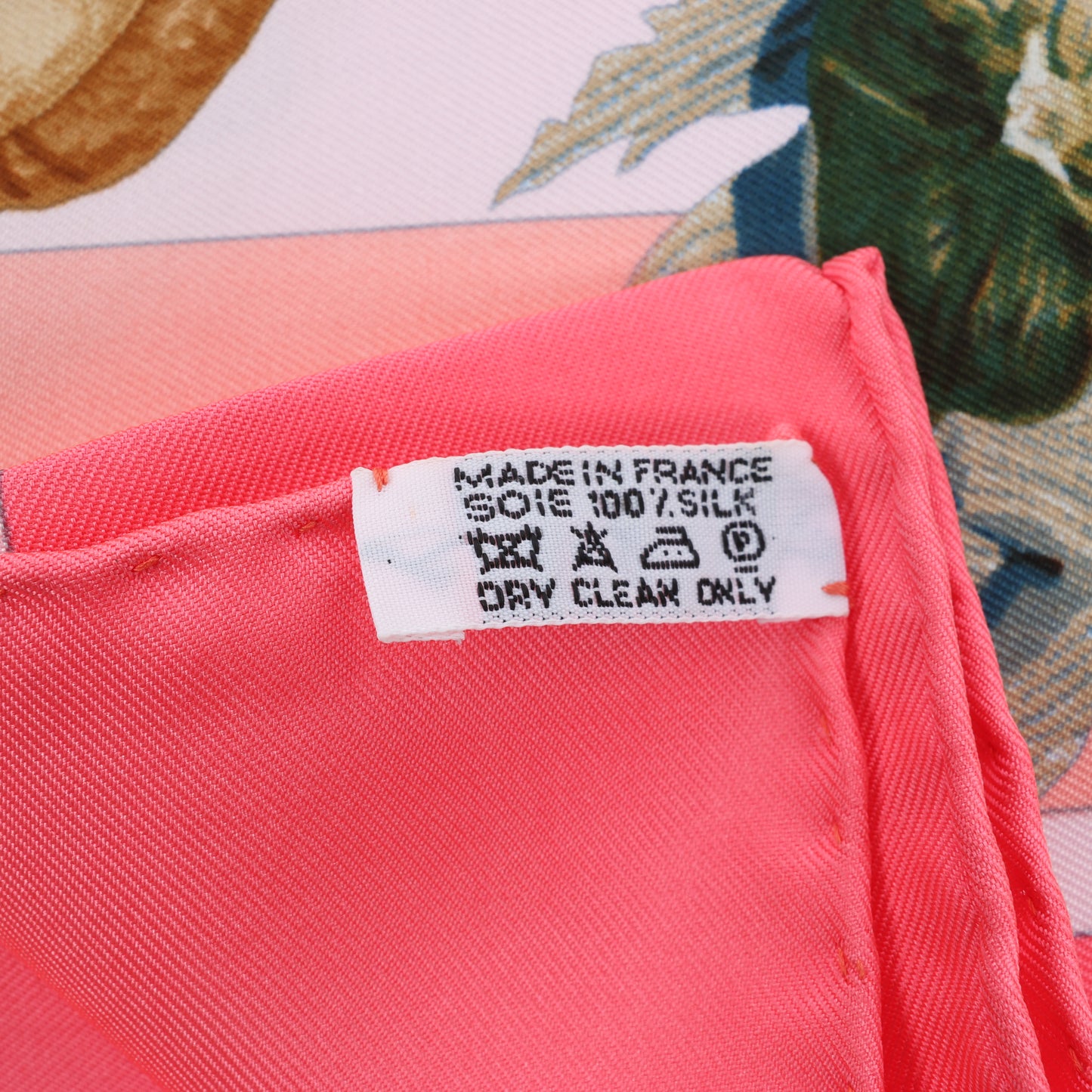 Hermes Carré 90 "CONFIDENTS DESCOEURS " Silk handkerchief in Pink