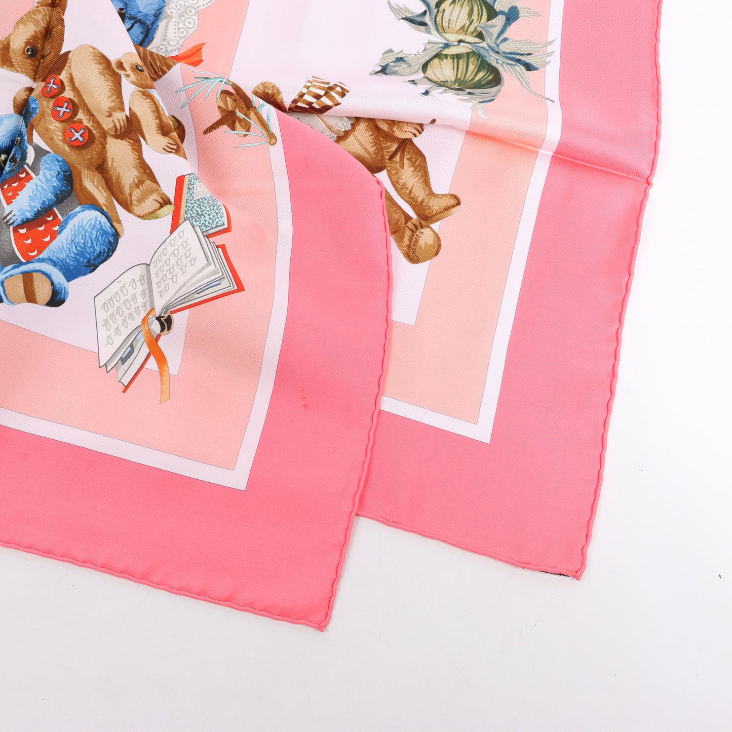 Hermes Carré 90 "CONFIDENTS DESCOEURS " Silk handkerchief in Pink