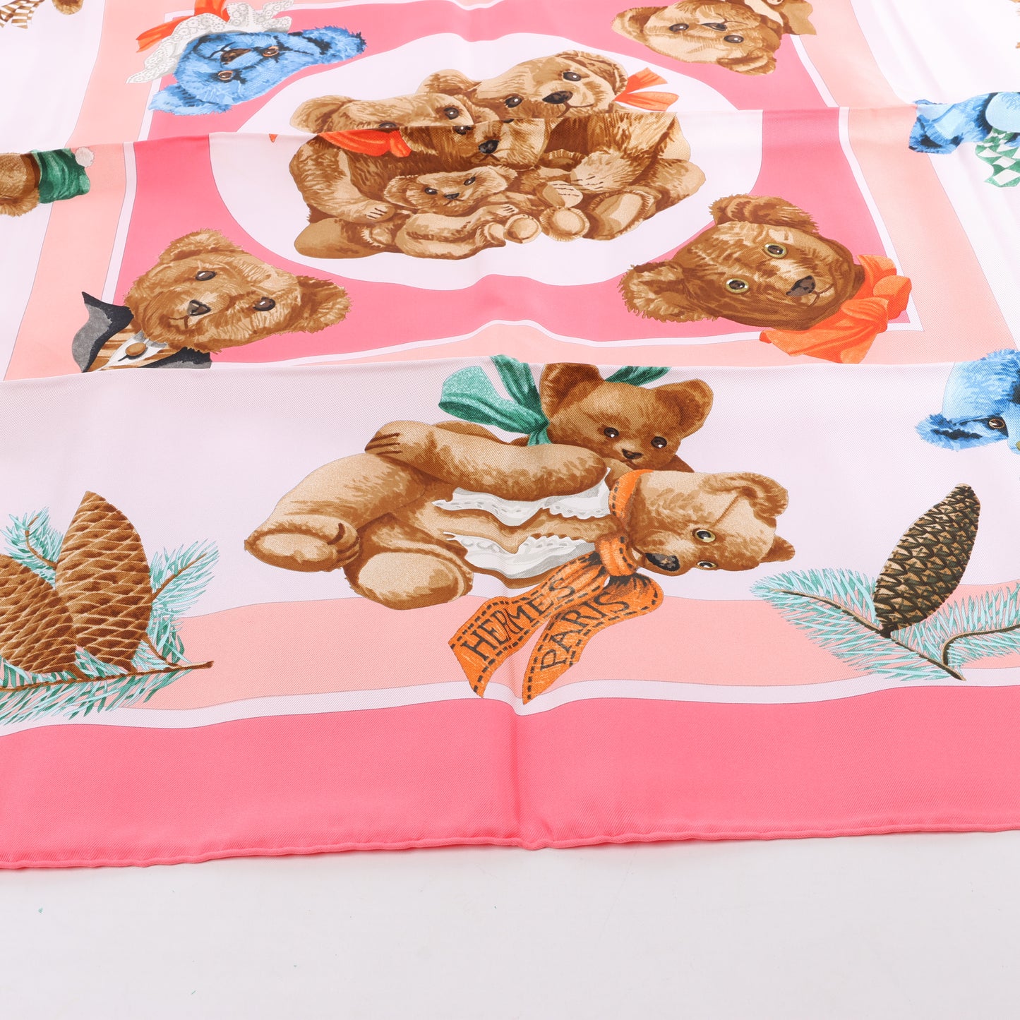 Hermes Carré 90 "CONFIDENTS DESCOEURS " Silk handkerchief in Pink