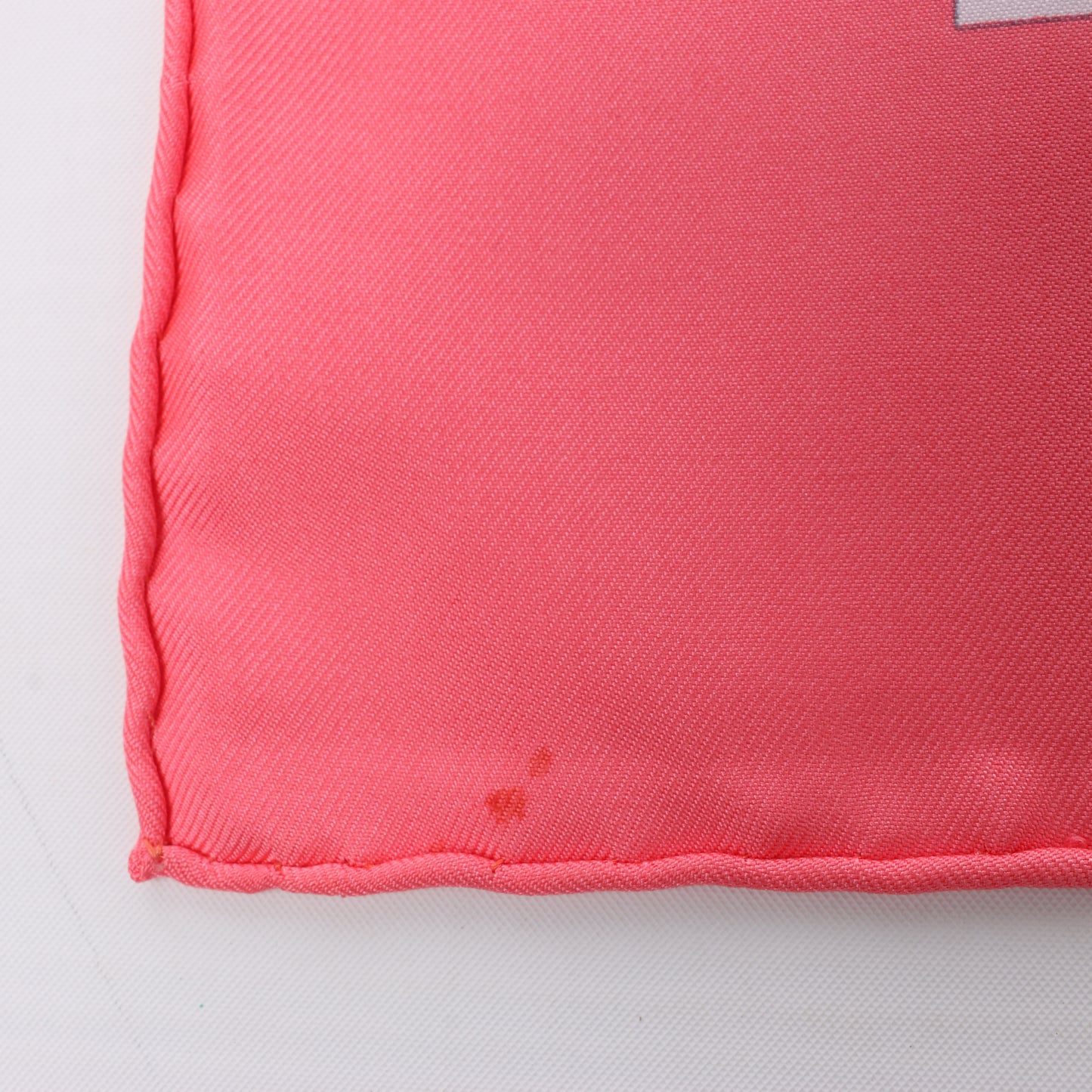 Hermes Carré 90 "CONFIDENTS DESCOEURS " Silk handkerchief in Pink