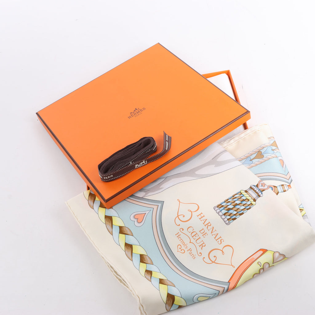 Hermes Carré 90 "HARNAIS DE COEUR" Silk handkerchief in Multicolor
