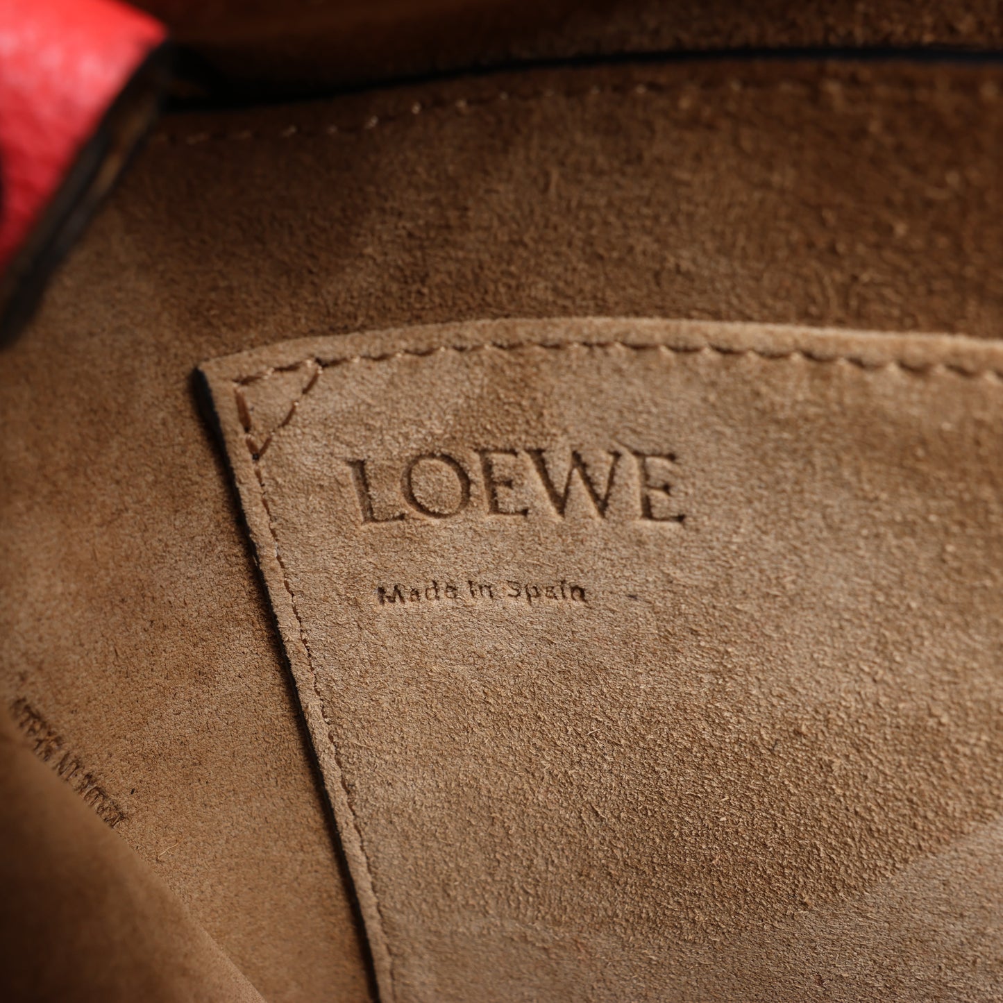 LOEWE Mini Gate Umhängetasche aus weichem genarbtem Kalbsleder Scharlachrot Gebranntes Rot
