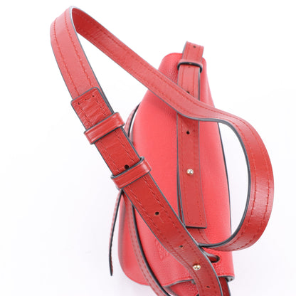 LOEWE Mini Gate Umhängetasche aus weichem genarbtem Kalbsleder Scharlachrot Gebranntes Rot