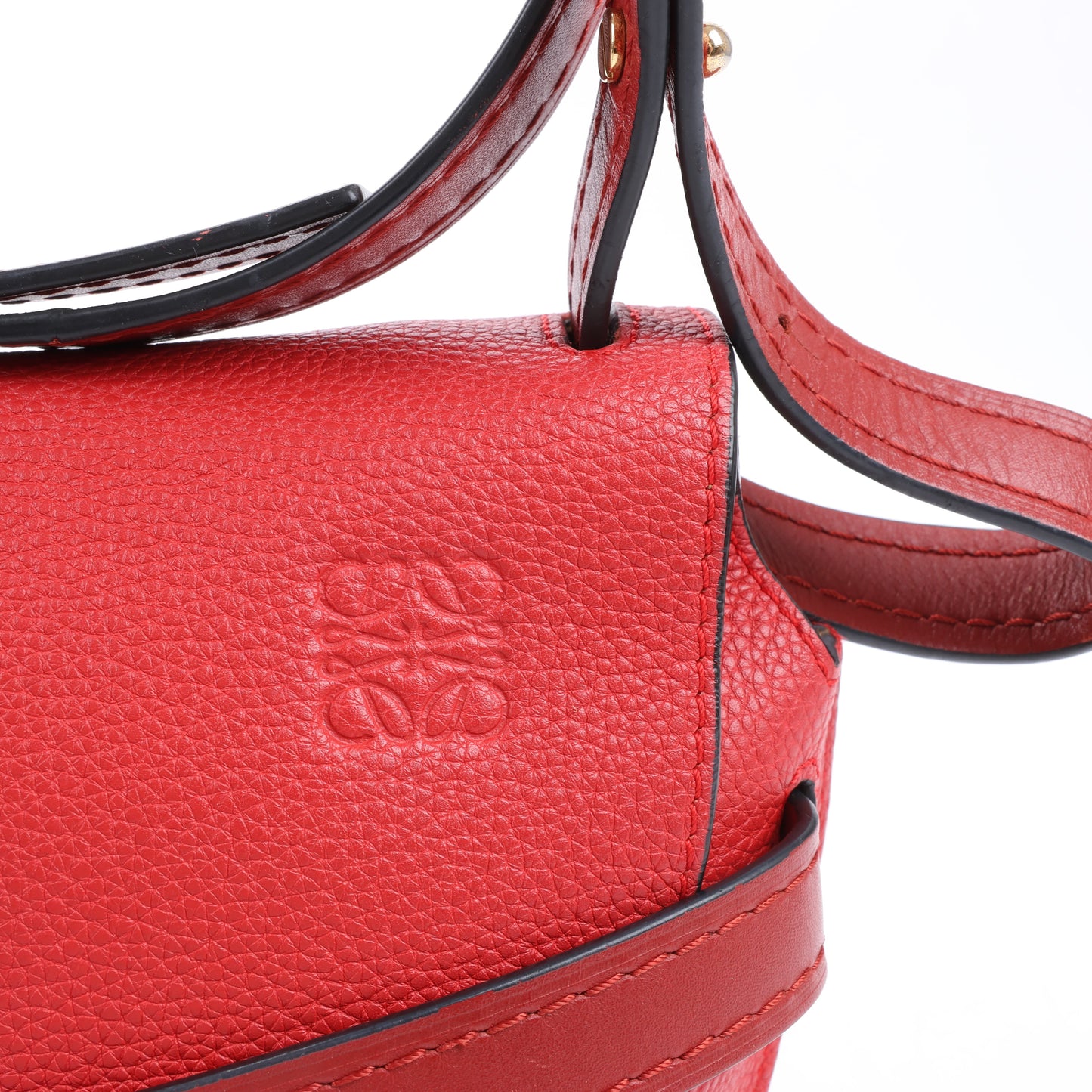 LOEWE Mini Gate Umhängetasche aus weichem genarbtem Kalbsleder Scharlachrot Gebranntes Rot