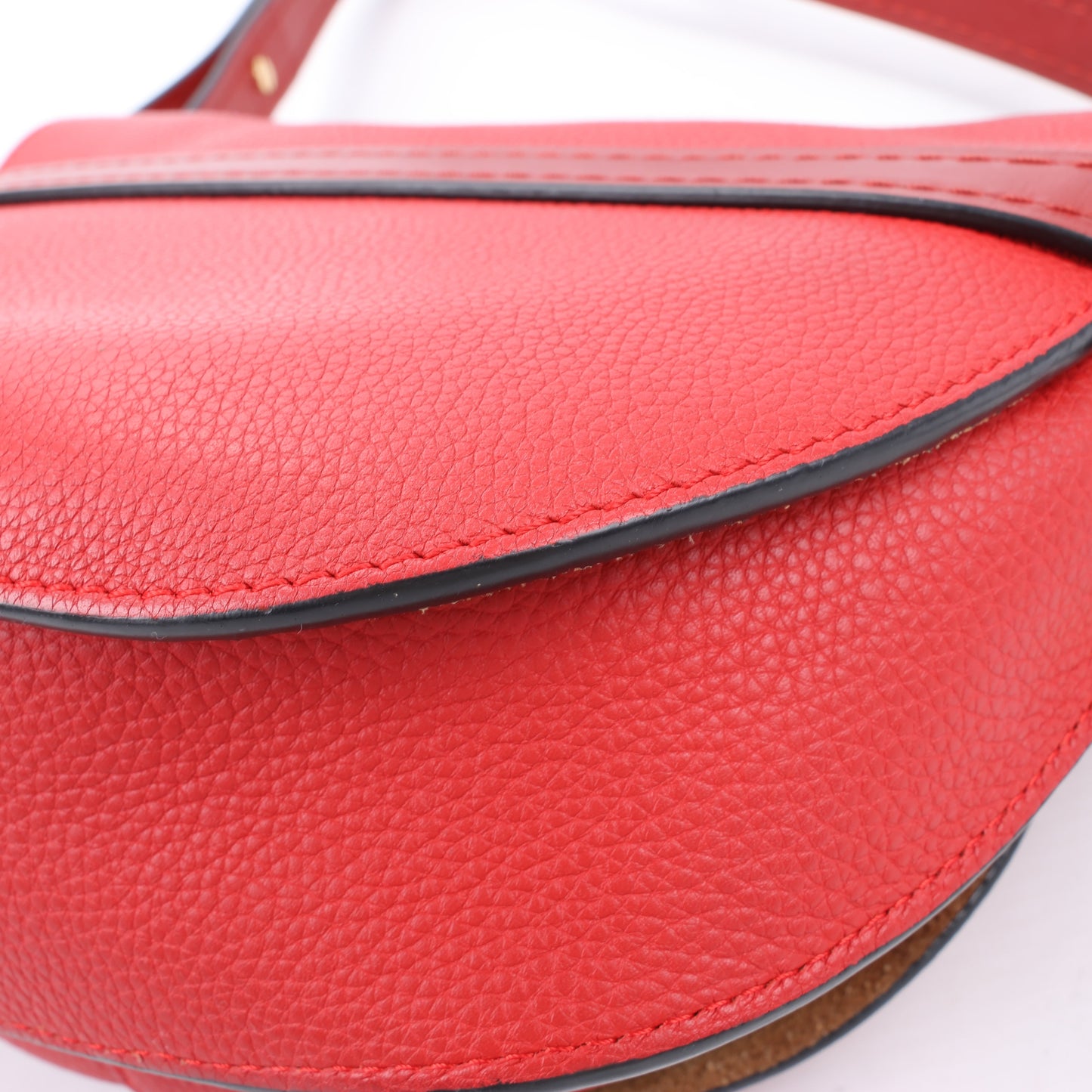 LOEWE Mini Gate Umhängetasche aus weichem genarbtem Kalbsleder Scharlachrot Gebranntes Rot