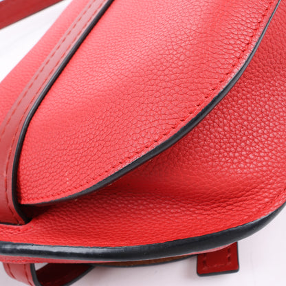 LOEWE Mini Gate Umhängetasche aus weichem genarbtem Kalbsleder Scharlachrot Gebranntes Rot