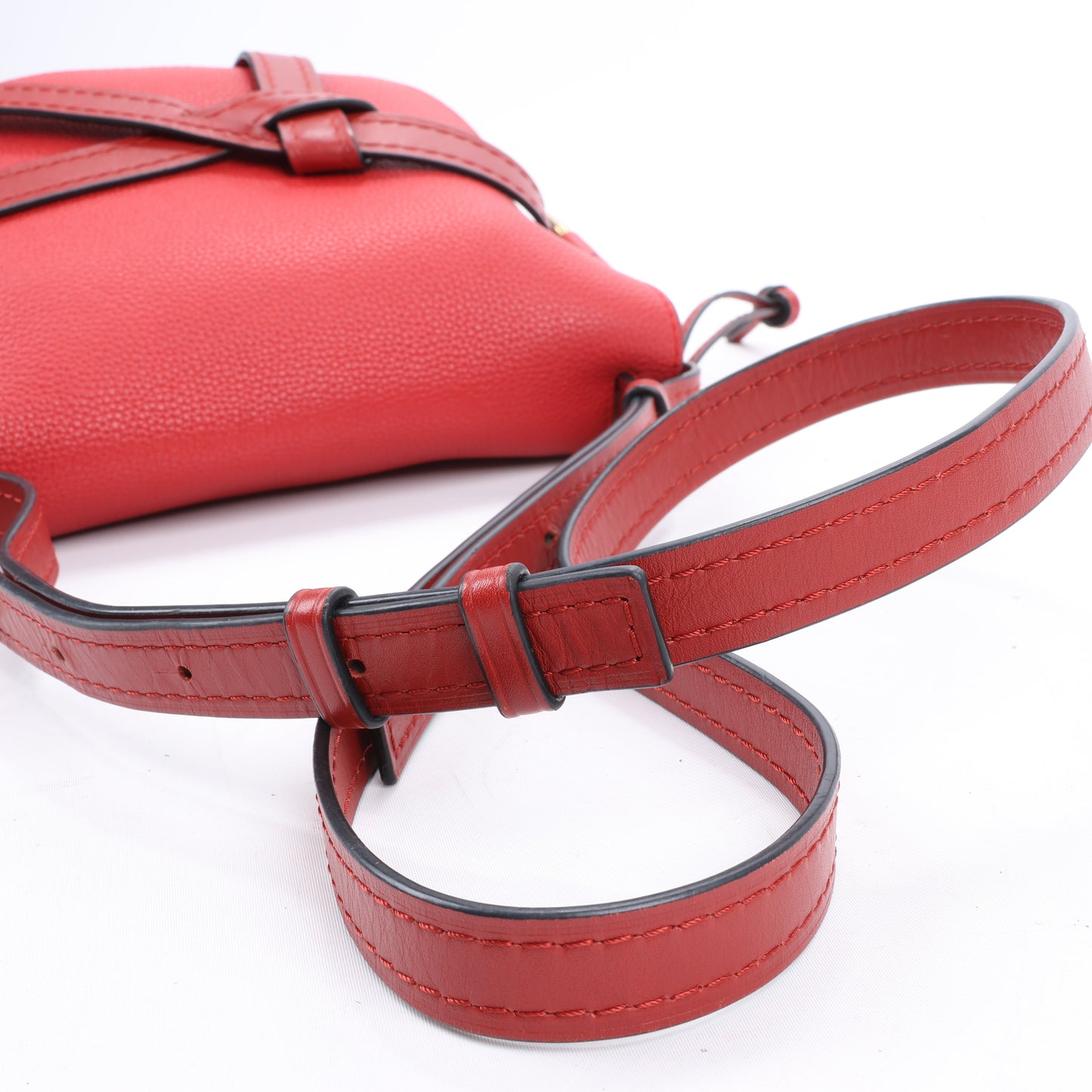 LOEWE Mini Gate Umhängetasche aus weichem genarbtem Kalbsleder Scharlachrot Gebranntes Rot