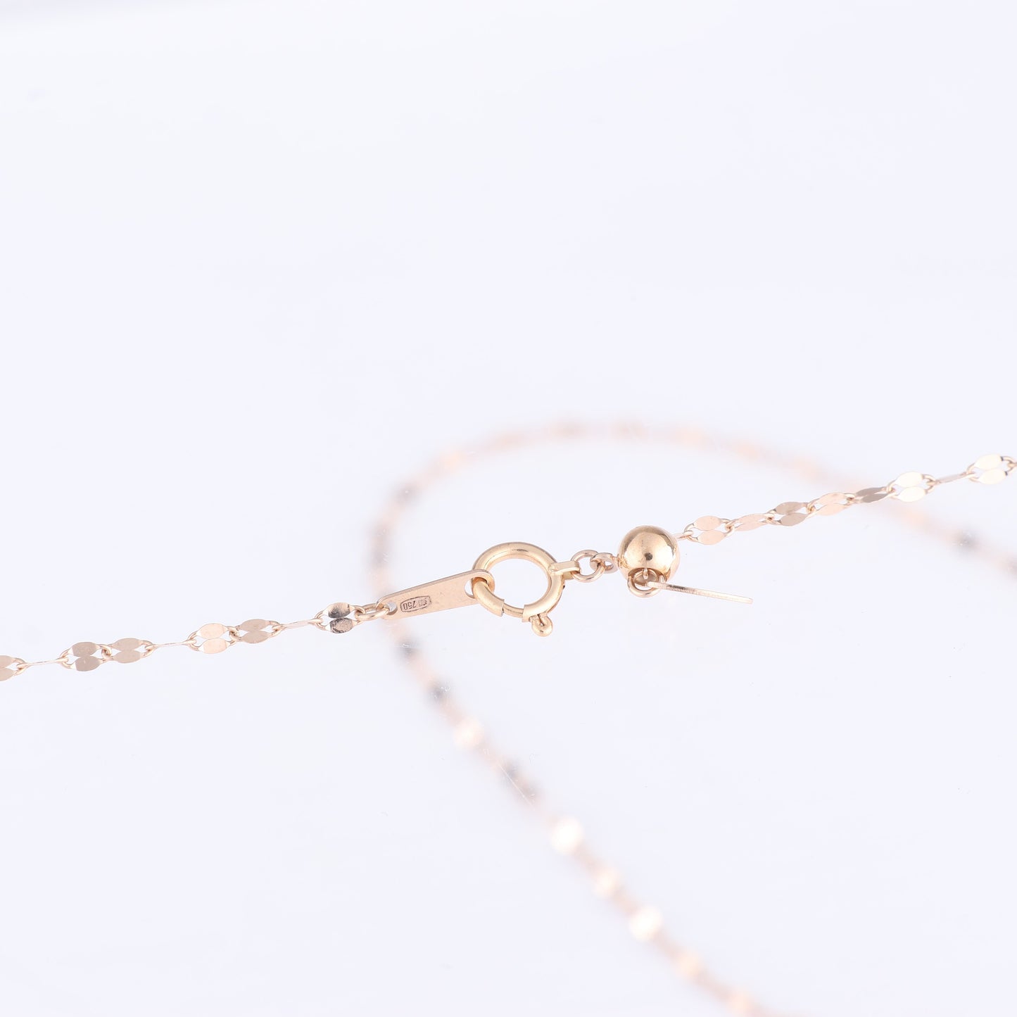 Non Signe / Unsigned Rose Gold (18k) chain and pendant set with 11 natural diamonds