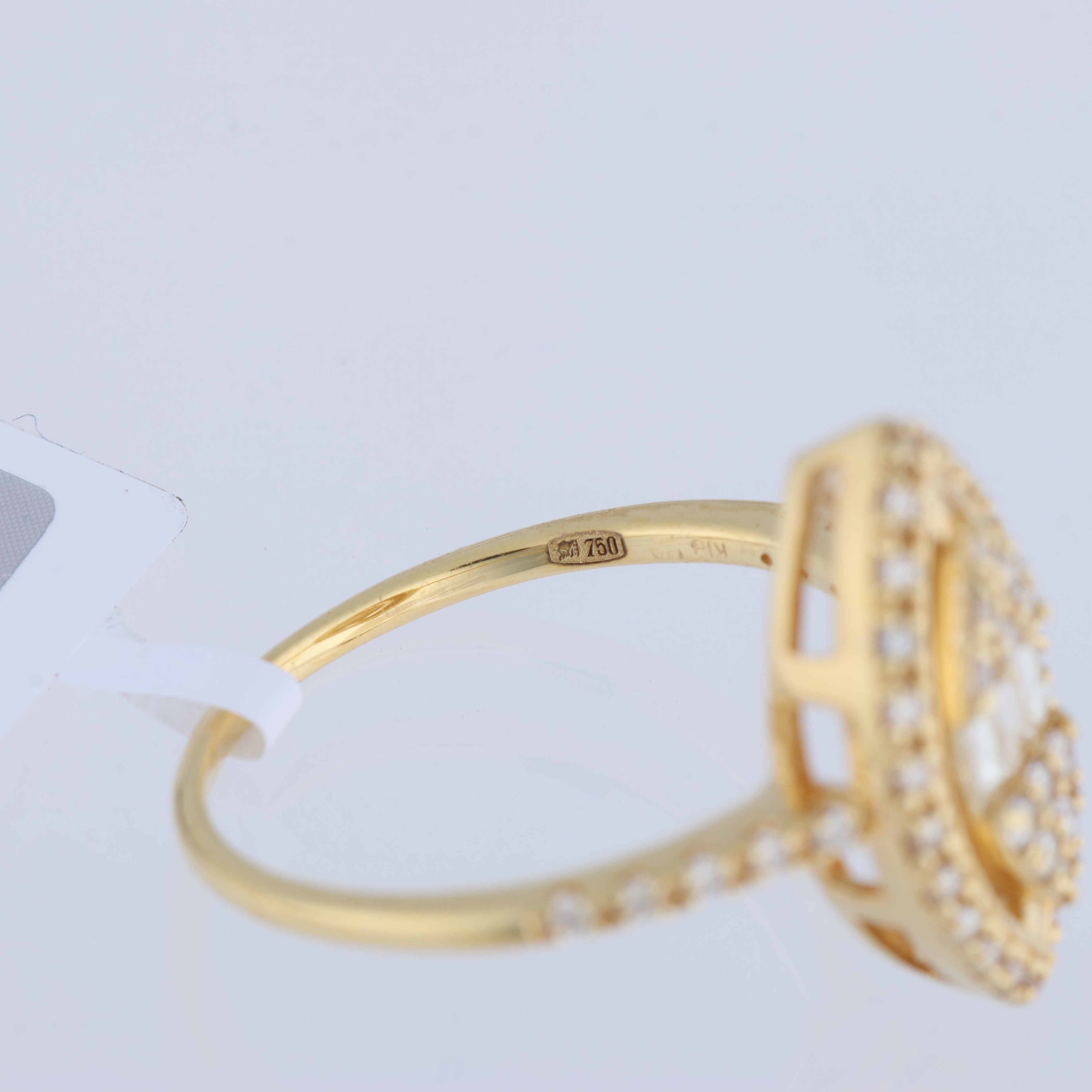 Non Signe / Unsigned 18k Yellow GOLD RING with diamonds