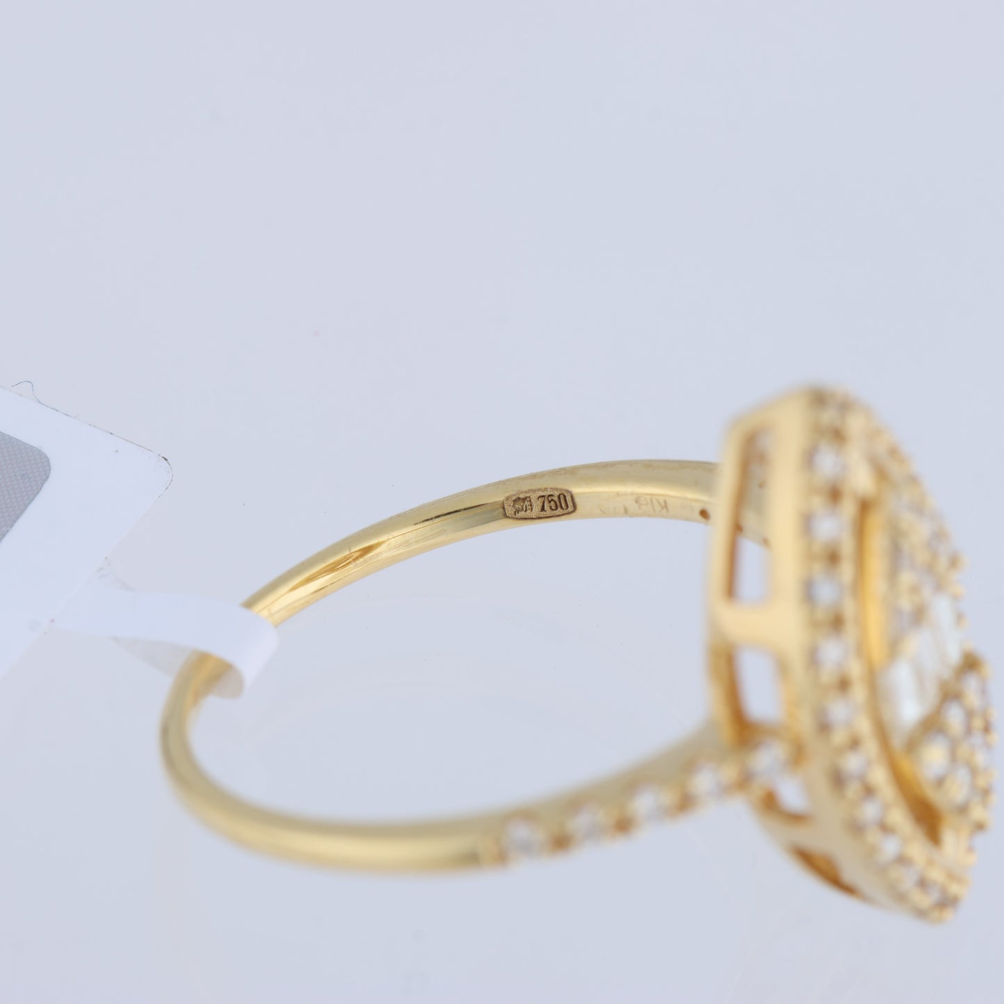 Non Signe / Unsigned 18k Yellow GOLD RING with diamonds