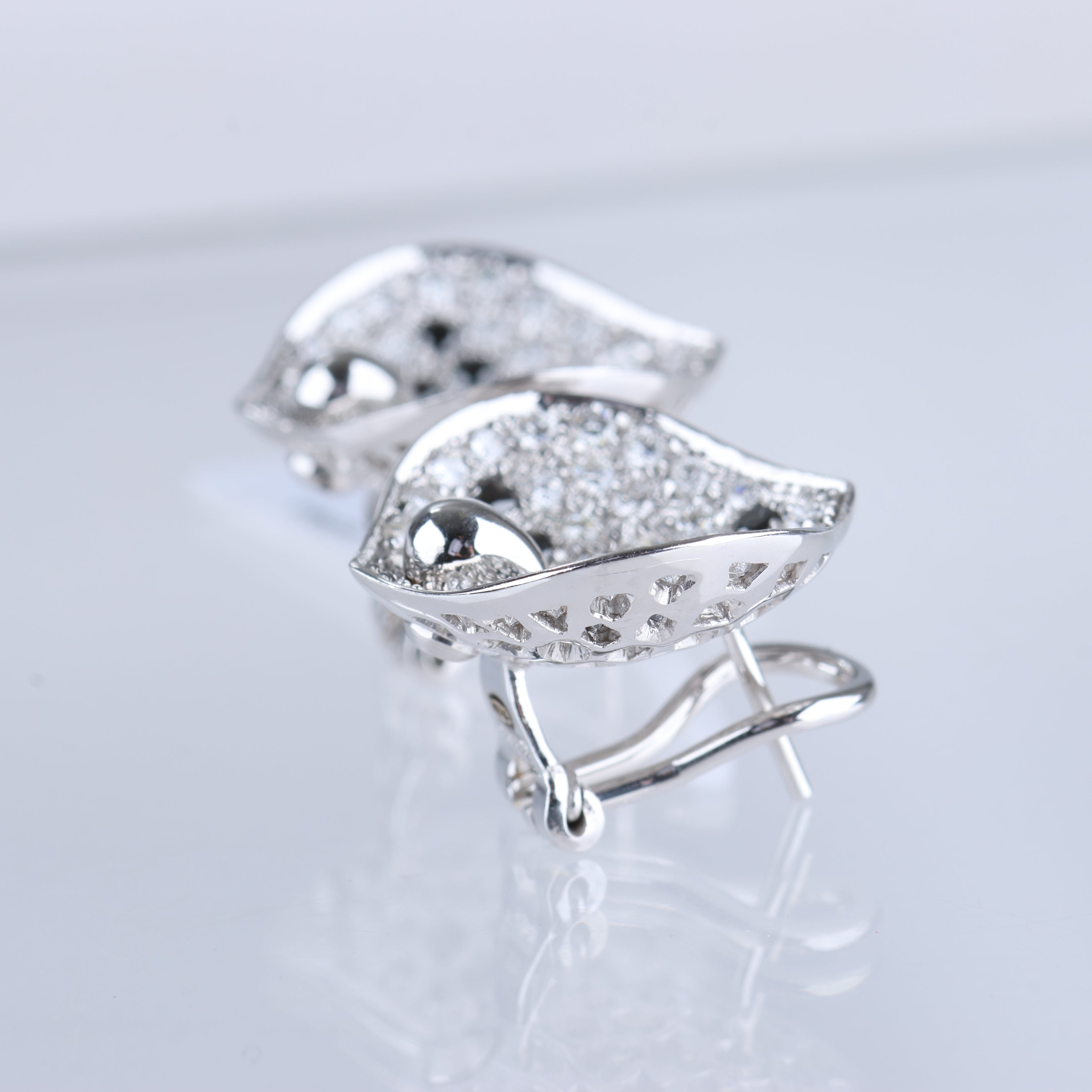 Non Signe / Unsigned Black diamond Earrings K18WG 10.6g, 2.45 ct