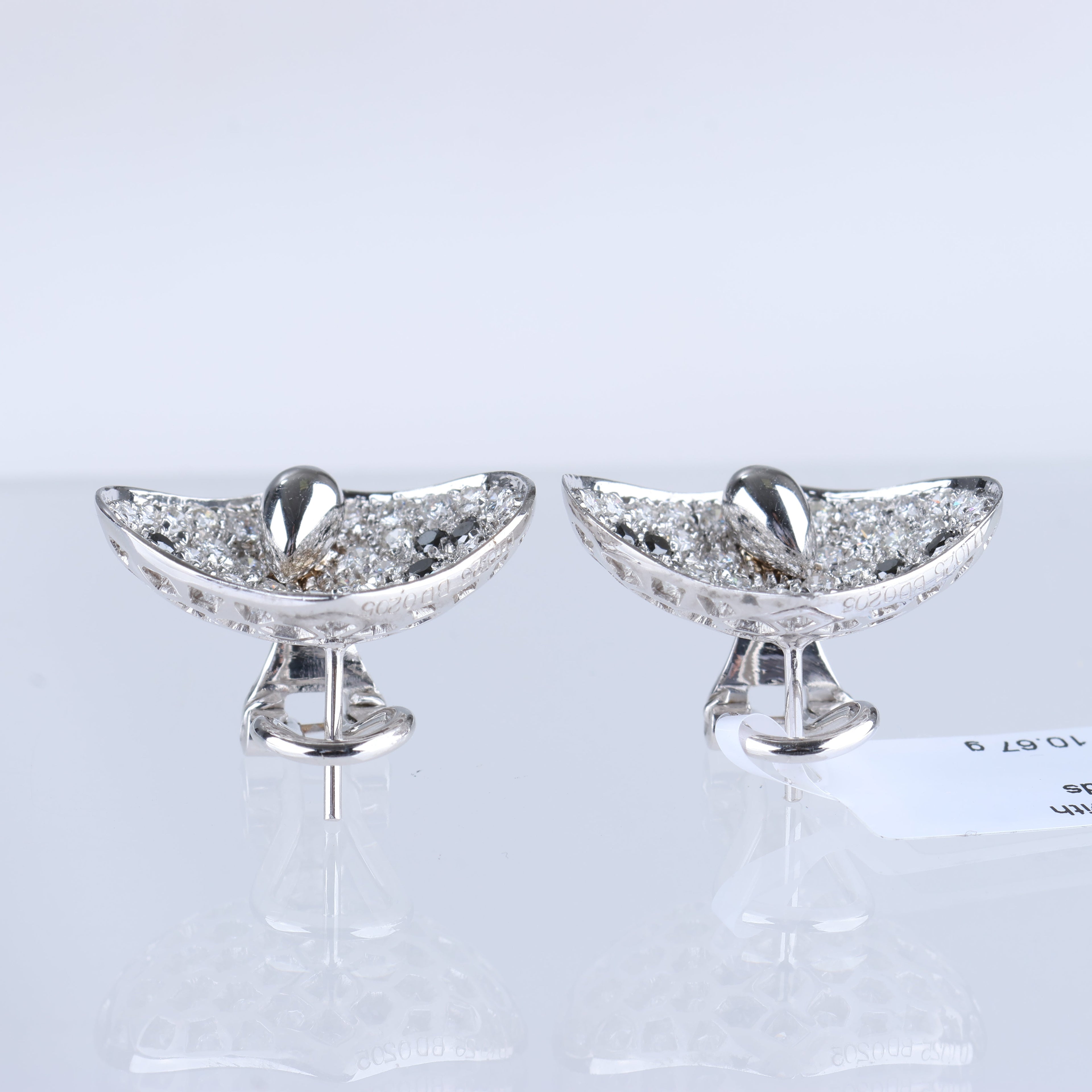 Non Signe / Unsigned Black diamond Earrings K18WG 10.6g, 2.45 ct