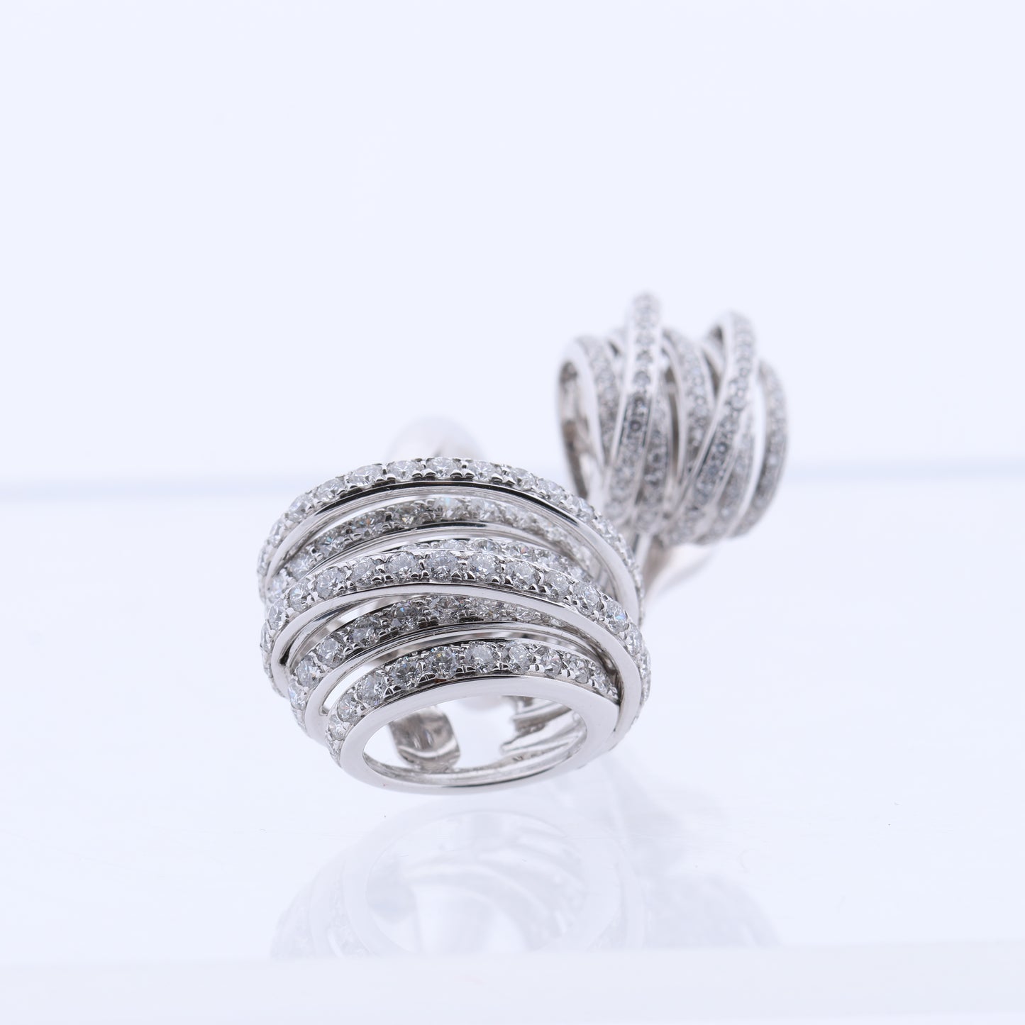 Boucles d'oreilles en or blanc et diamants De Grisogono