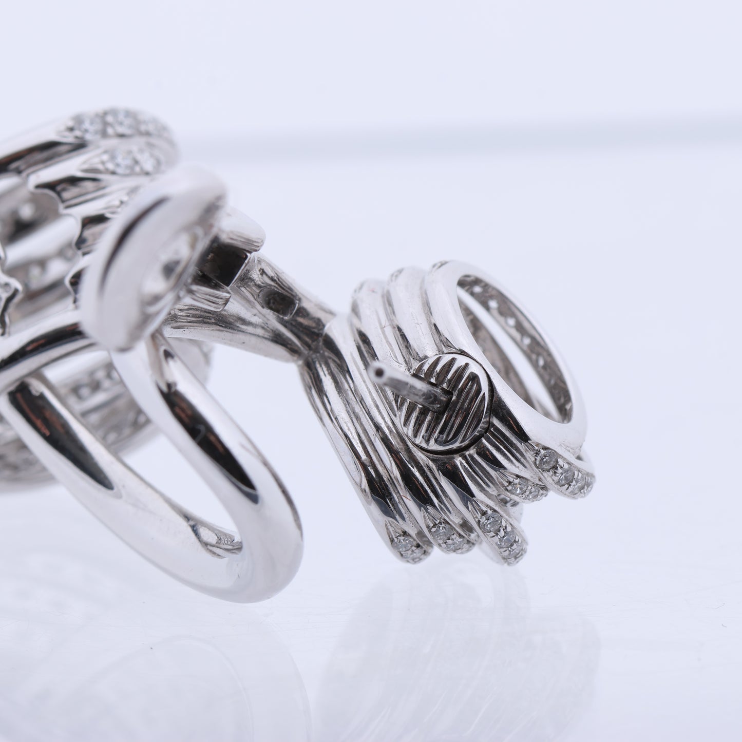Boucles d'oreilles en or blanc et diamants De Grisogono
