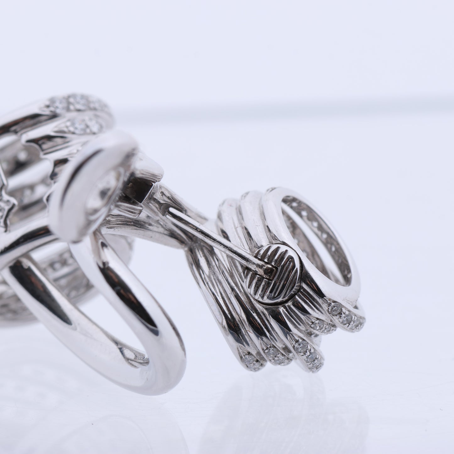 Boucles d'oreilles en or blanc et diamants De Grisogono