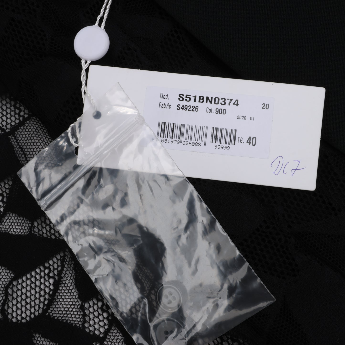 Blazer noir Maison Margiela avec superposition de dentelle, taille 40
