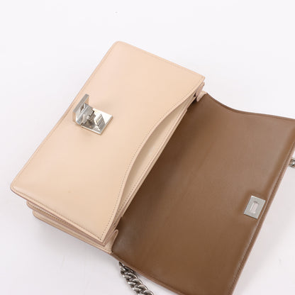 Sac à bandoulière en cuir à rabat Celine avec chaîne, beige