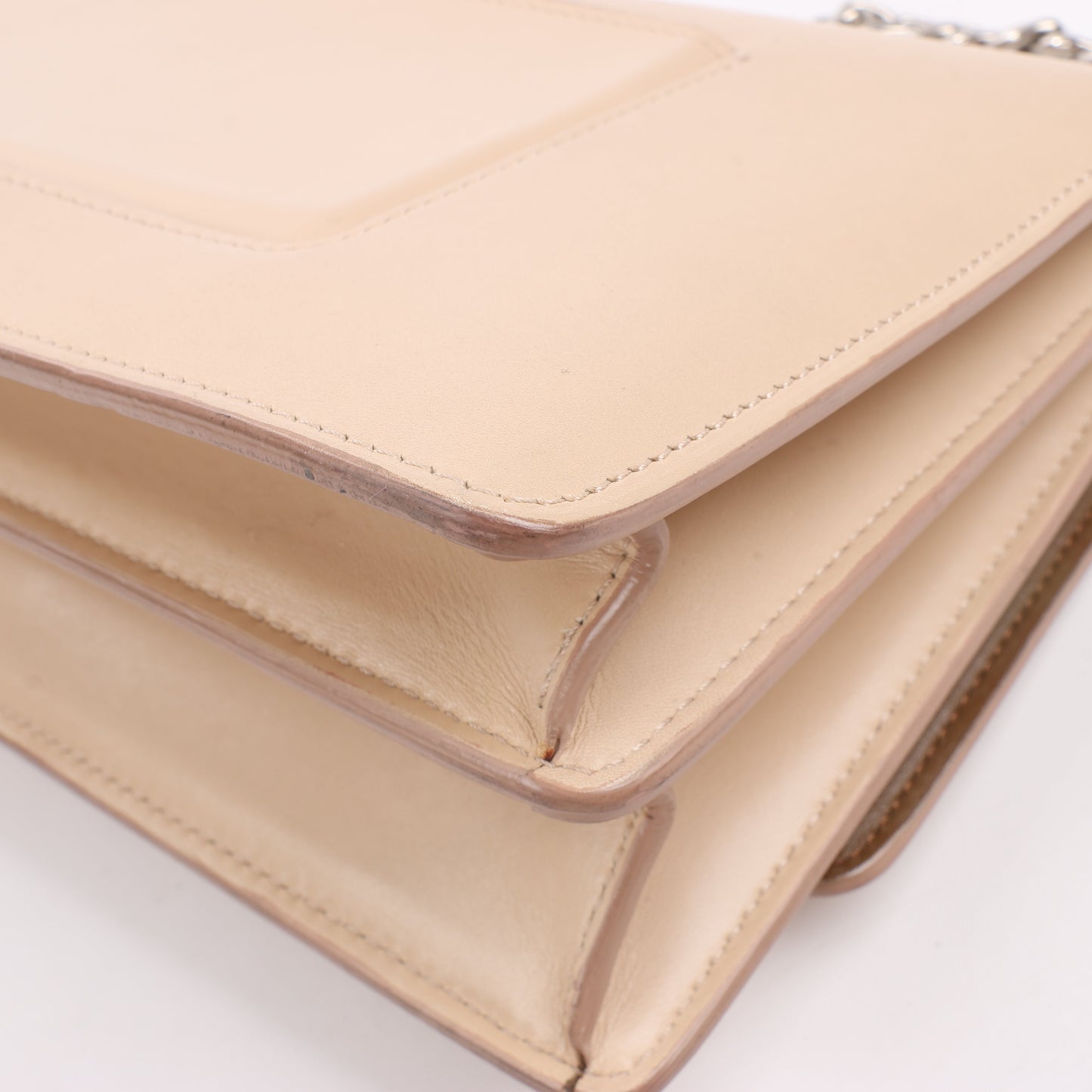 Sac à bandoulière en cuir à rabat Celine avec chaîne, beige