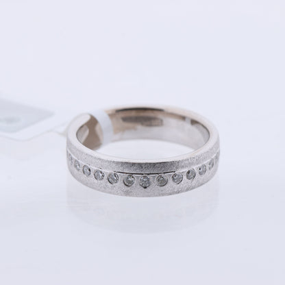 Bague en or blanc 14 carats non signée avec 30 diamants naturels